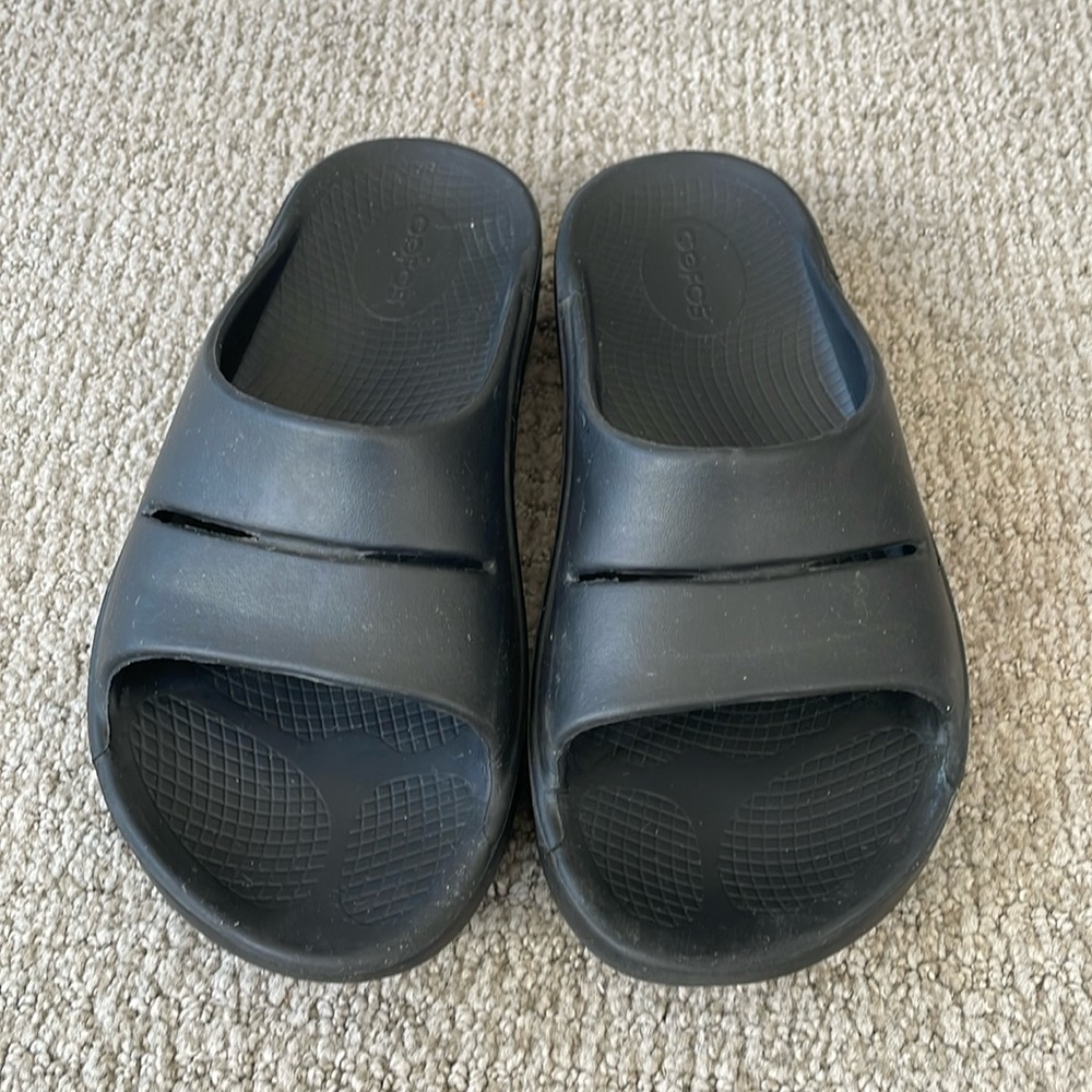 OOFOS Ooahh Slides, worn a couple of times.